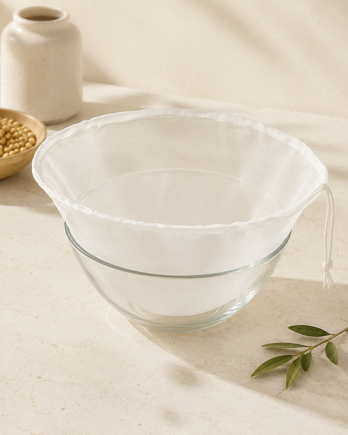 Keynari mesh strainer bag in a glass bowl